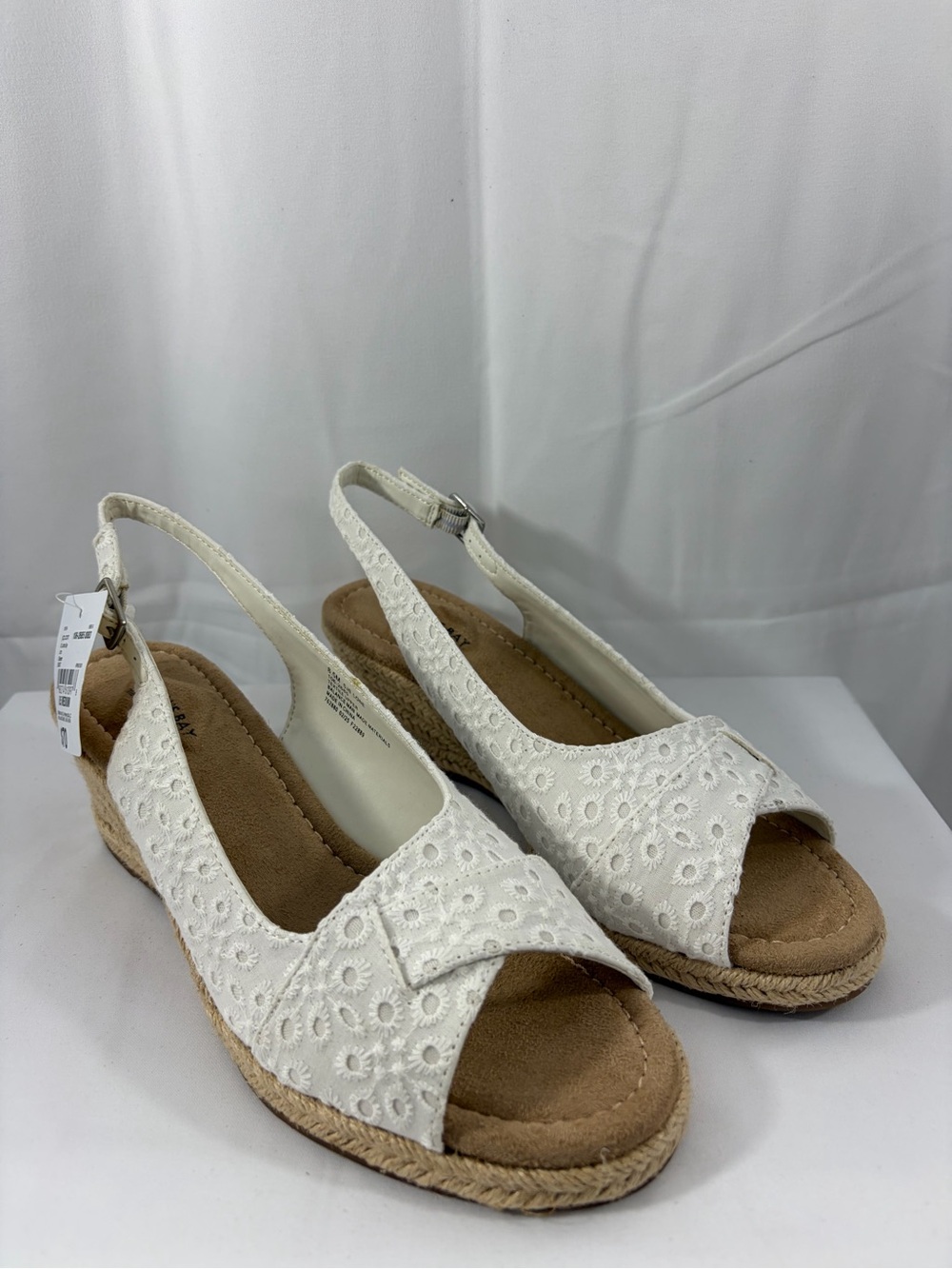 NWT St. John's Bay Women’s Size 8.5 White Slingback Wedge Sandals